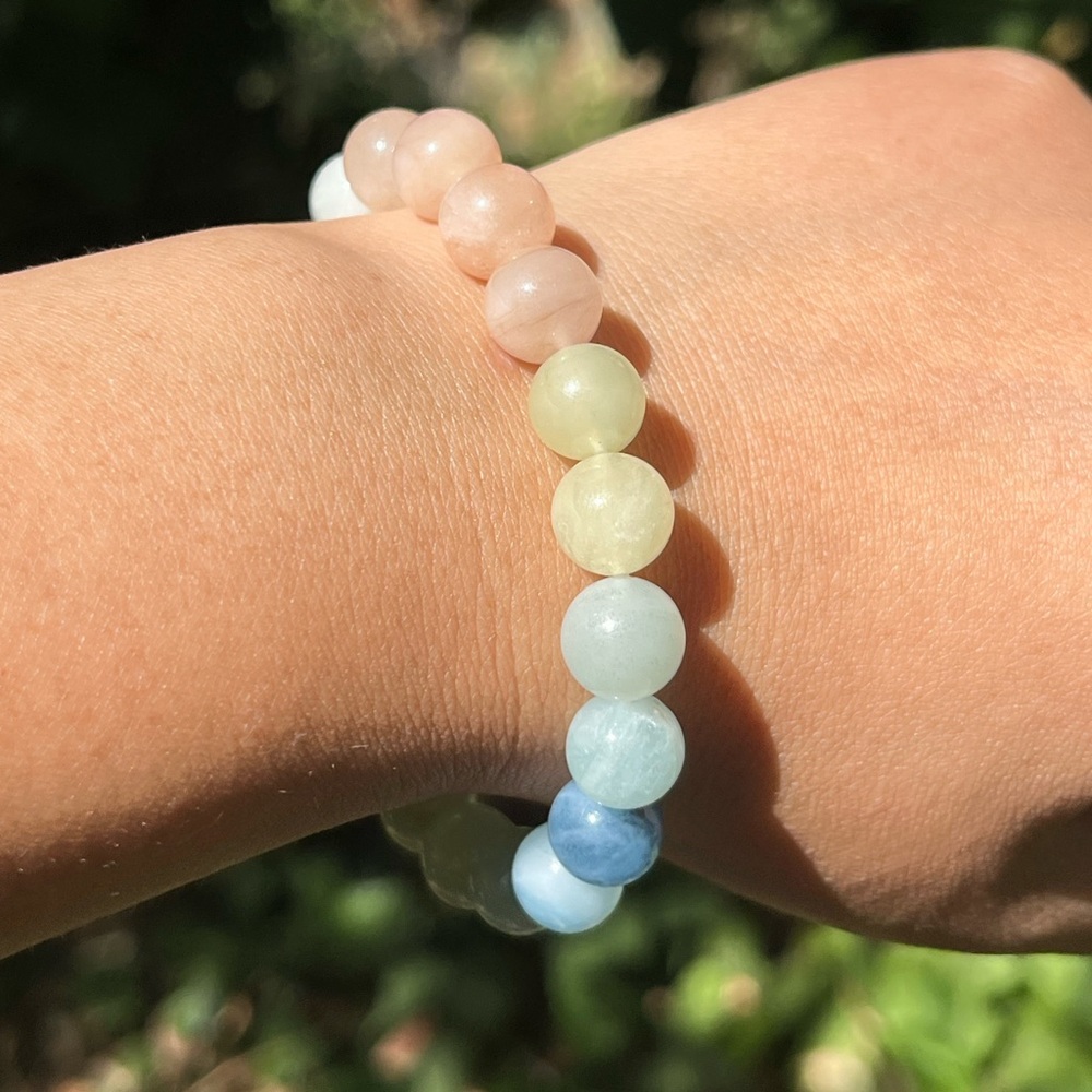 Stretchable morganite‎ bracelet